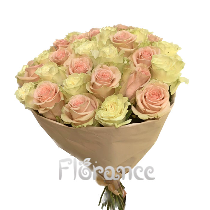 фото 1: Букет из 25 белых и розовых роз