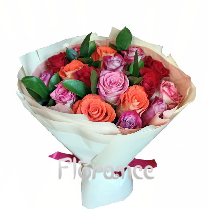 Букет из 17 разноцветных роз
