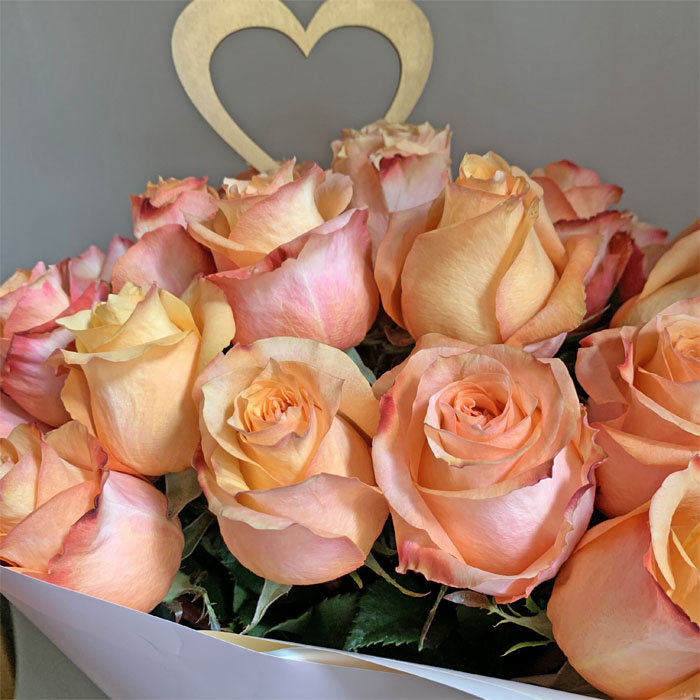 фото 2: Букет из 15 персиковых роз